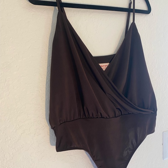 Showpo Brown Turnt Bodysuit Size 8 - Picture 2 of 4